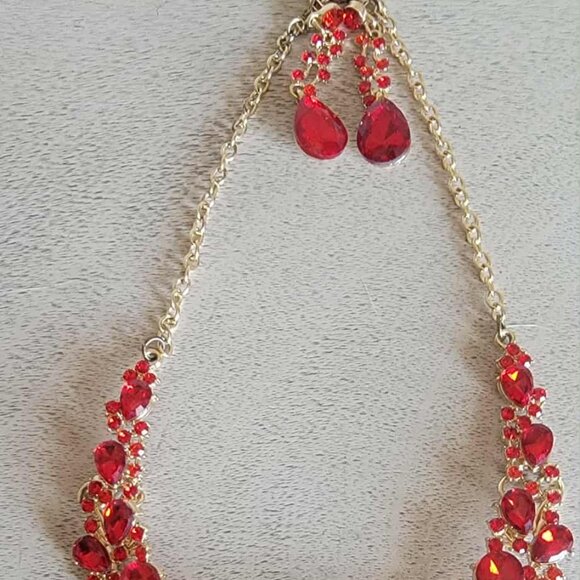 Austrian Crystal Earrings and Necklace Set - Picture 5 of 5